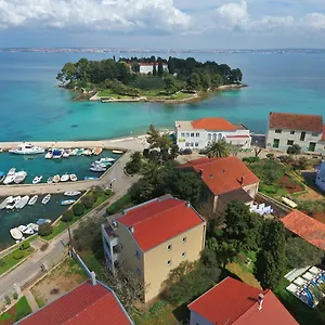 Junto , Preko Croatia